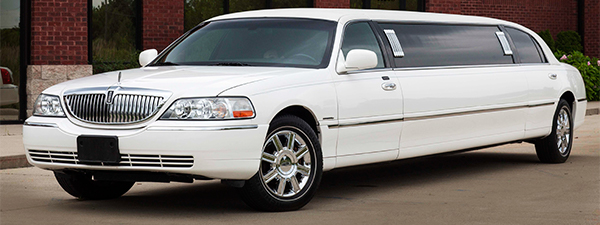 Stretch Lincoln Town Car Limo exterior